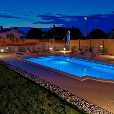 Bartona For 8 Persons With Private Swimmingpool *