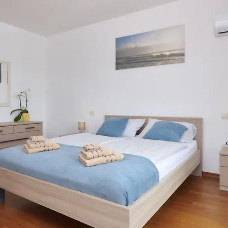 Bartona For 8 Persons With Private Swimmingpool * Pula