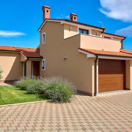 Bartona For 8 Persons With Private Swimmingpool *