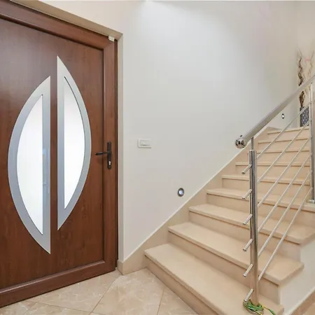 Bartona For 8 Persons With Private Swimmingpool Pula