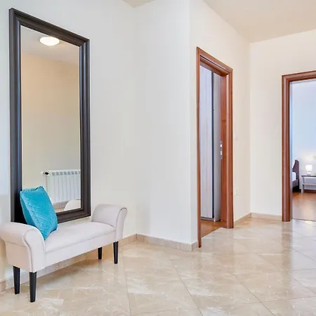 Bartona For 8 Persons With Private Swimmingpool فيلة *