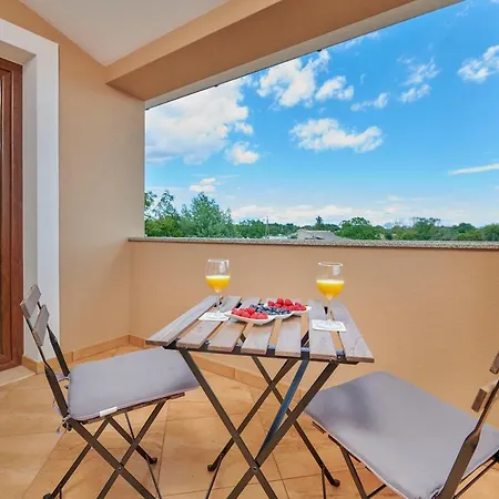 Bartona For 8 Persons With Private Swimmingpool فيلة