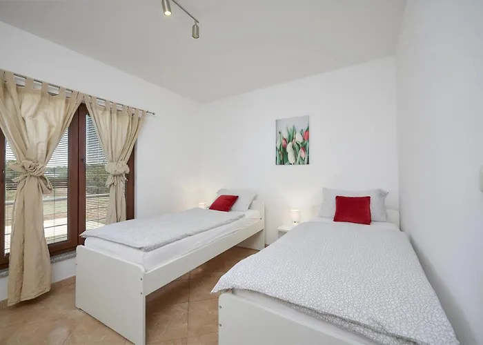Bartona For 8 Persons With Private Swimmingpool * プーラ