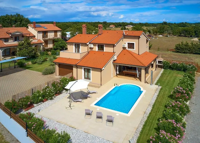 Vila Bartona For 8 Persons With Private Swimmingpool