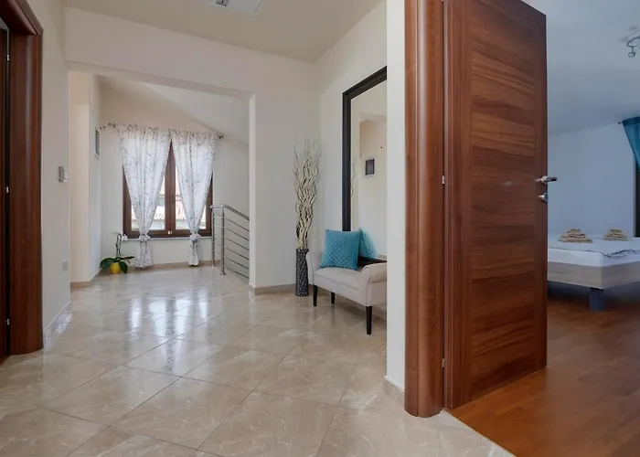 Bartona For 8 Persons With Private Swimmingpool Βίλα