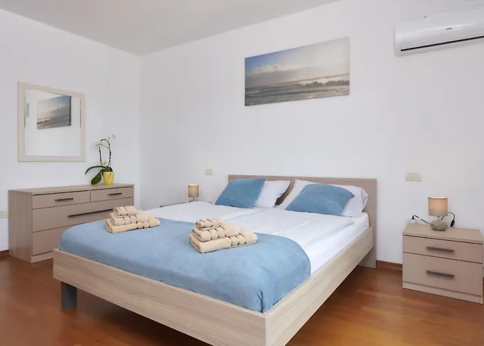 Bartona For 8 Persons With Private Swimmingpool * Πούλα