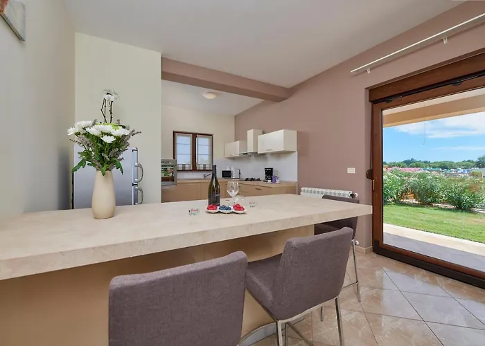 Bartona For 8 Persons With Private Swimmingpool Vila Pula