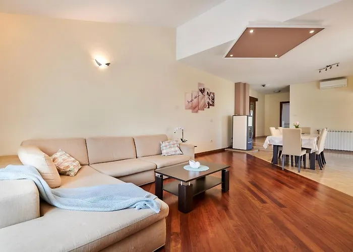 Βίλα Bartona For 8 Persons With Private Swimmingpool