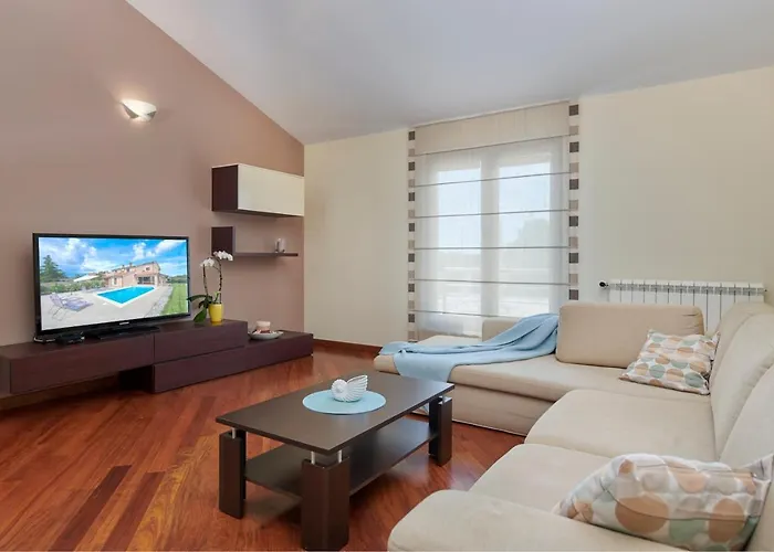 Bartona For 8 Persons With Private Swimmingpool プーラ