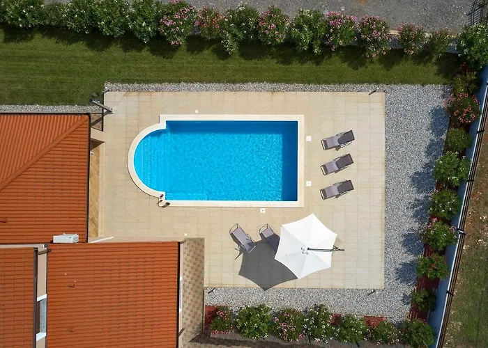 ヴィラ Bartona For 8 Persons With Private Swimmingpool *