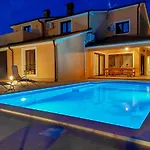 빌라 Bartona For 8 Persons With Private Swimmingpool *