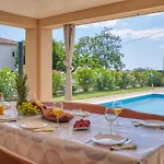 Bartona For 8 Persons With Private Swimmingpool 빌라