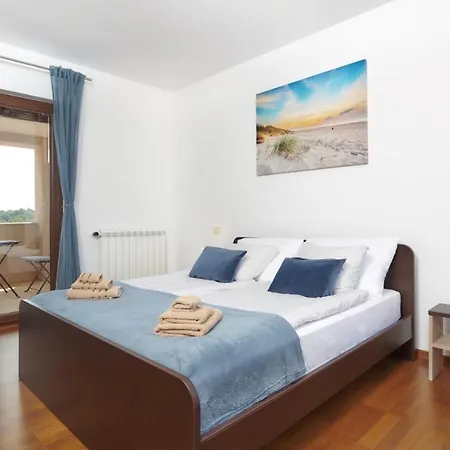 Bartona For 8 Persons With Private Swimmingpool Vila Pula