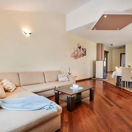 וילה Bartona For 8 Persons With Private Swimmingpool