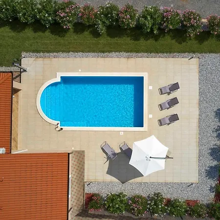Vila Bartona For 8 Persons With Private Swimmingpool *
