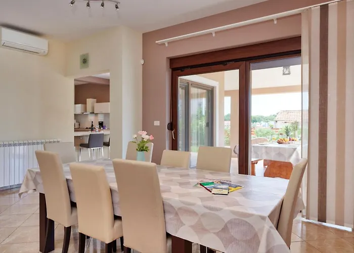 Bartona For 8 Persons With Private Swimmingpool 빌라 *