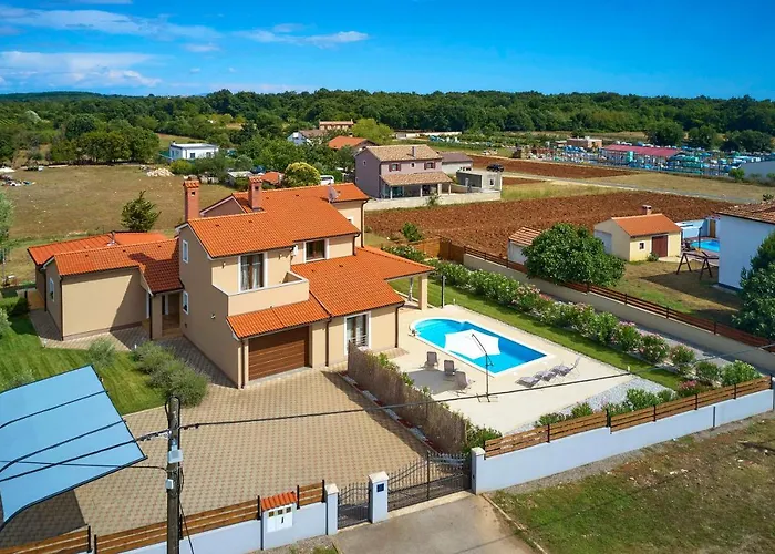 Bartona For 8 Persons With Private Swimmingpool 빌라 풀라